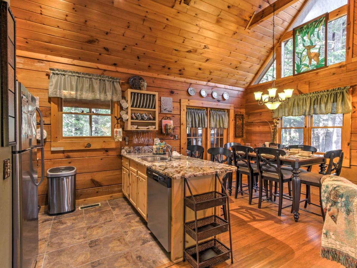 Cozy Nest Gatlinburg Cabin With Porch And Jacuzzi! Villa Exterior foto
