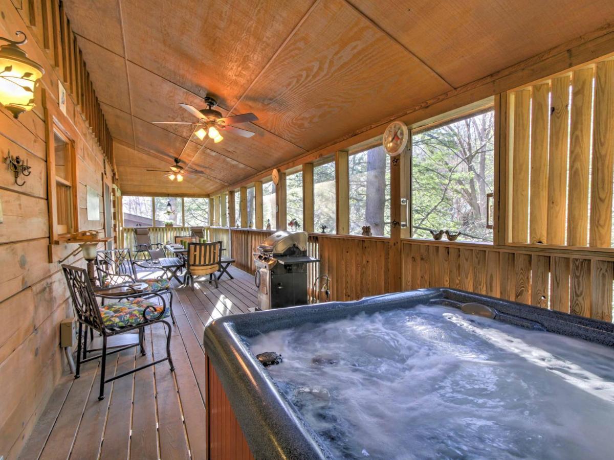 Cozy Nest Gatlinburg Cabin With Porch And Jacuzzi! Villa Exterior foto