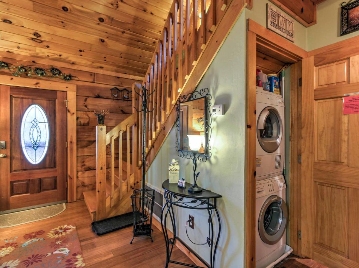 Cozy Nest Gatlinburg Cabin With Porch And Jacuzzi! Villa Exterior foto