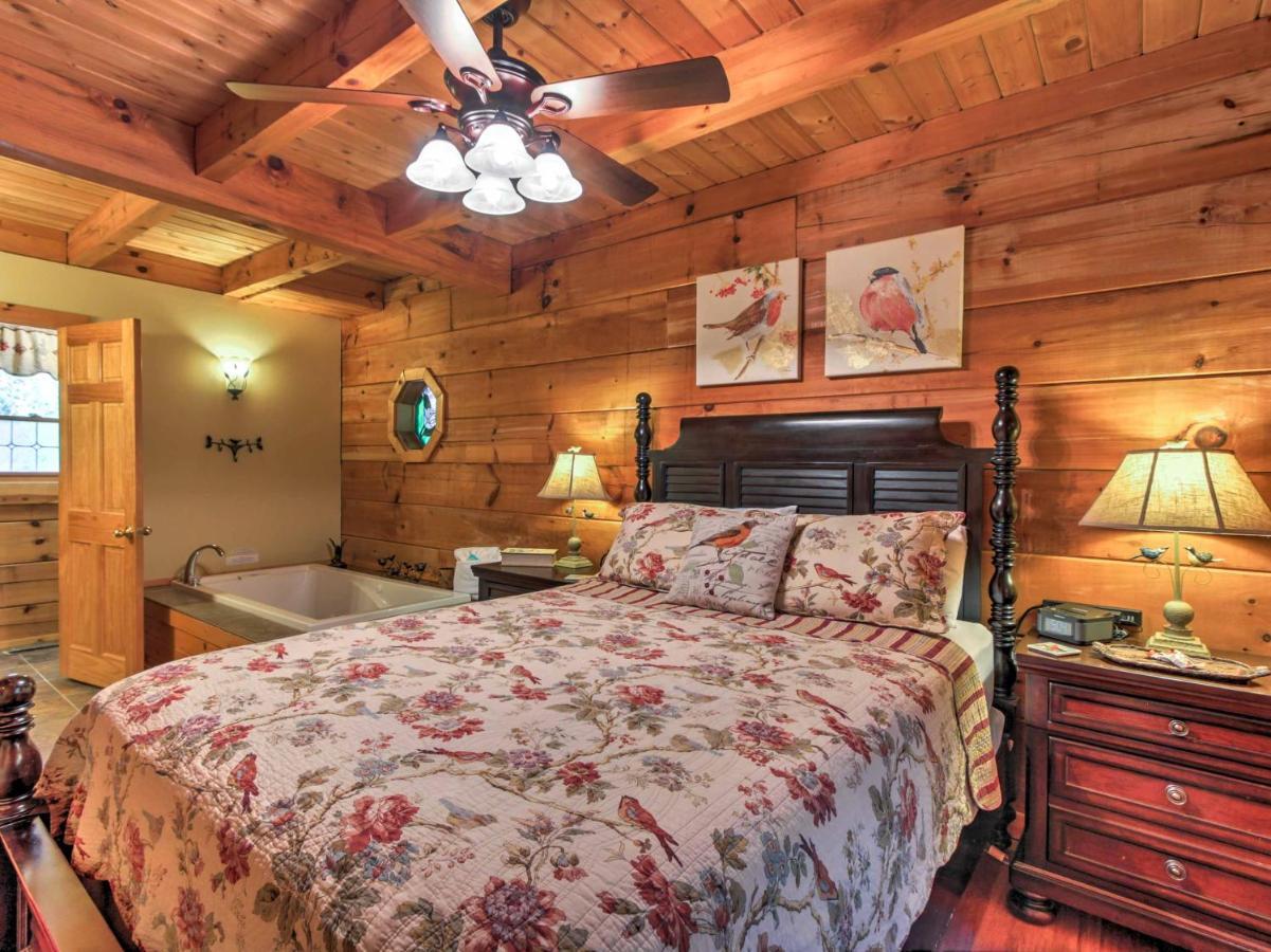 Cozy Nest Gatlinburg Cabin With Porch And Jacuzzi! Villa Exterior foto